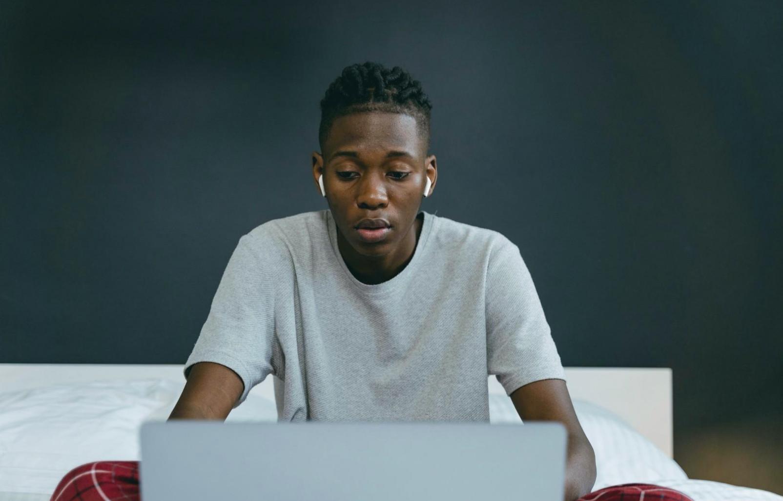 Training process visualization with gradient flow and optimization paths